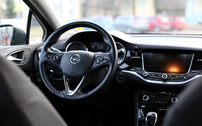 Opel Astra cena 30000 przebieg: 224330, rok produkcji 2016 z Pszów małe 704